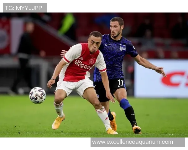 德斯特:从美洲足坛新星到欧洲赛场闪耀的足球天才 德斯特:从美洲足坛新星到欧洲赛场闪耀的足球天才